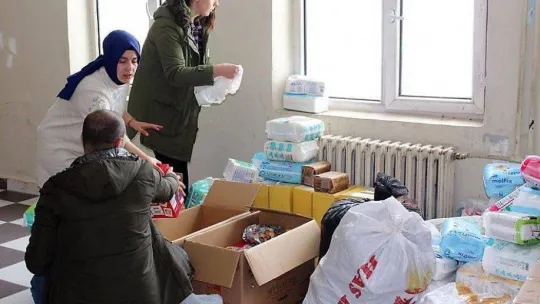 Ağrı Valisi Varol, gece-gündüz demeden afet bölgesi için çalışıyor