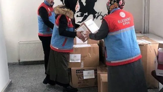 Ağrı Valisi Varol, gece-gündüz demeden afet bölgesi için çalışıyor