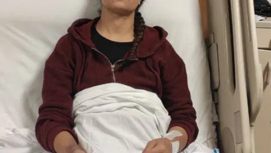 Ağrıları dinsin diye gittiği hastaneden tekerlekli sandalyeyle çıktı