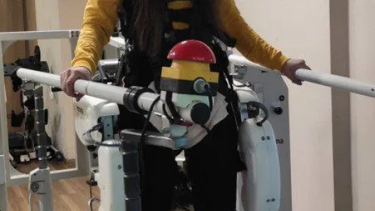 Ağrıları dinsin diye gittiği hastaneden tekerlekli sandalyeyle çıktı