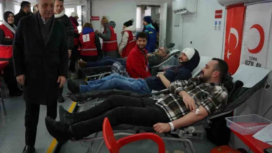 Ahmet Nur Çebi: 'Allah'ın izniyle, el ele verip bunun altından kalkacağız'