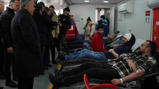 Ahmet Nur Çebi: 'Allah'ın izniyle, el ele verip bunun altından kalkacağız'