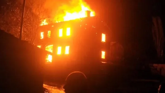 Ahşap ev alevlere teslim oldu