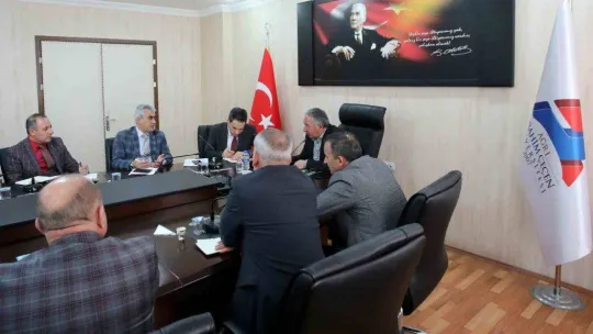 AİÇÜ'de 'Yardım Kampanyası Eylem Planı Değerlendirme Toplantısı' yapıldı