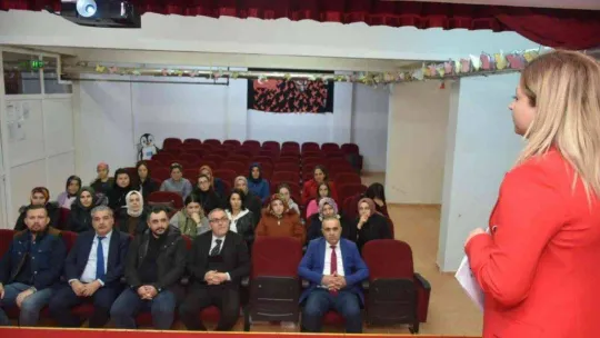 Aile okulu eğitimleri velileri çok yönlü geliştiriyor