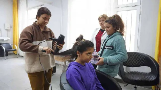 Aile ve Sosyal Hizmetler Bakanlığı'ndan kadınlara çifte destek