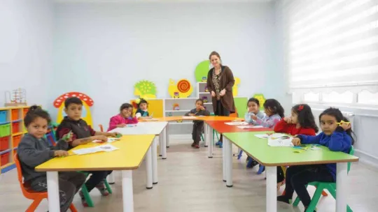 Aile ve Sosyal Hizmetler Bakanlığı'ndan kadınlara çifte destek