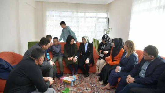 AK Parti Ankara Milletvekili Çam'dan depremzedelere ziyaret