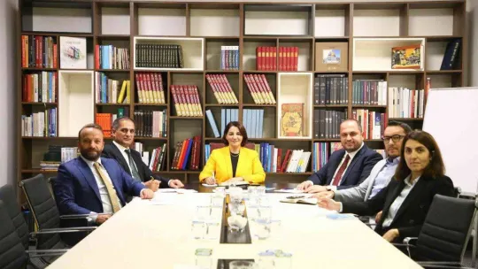 AK Parti, İstanbul'da seçimlere hazır: 100 bin sandık görevlisi belirlendi