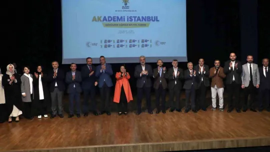 AK Parti İstanbul'dan, teşkilata 'Türkiye Yüzyılı' eğitimi