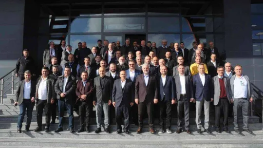 AK Parti İstanbul İl Başkanı Kabaktepe taksicilerle toplantıda bir araya geldi