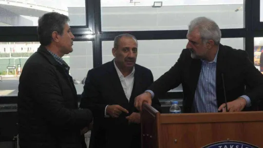 AK Parti İstanbul İl Başkanı Kabaktepe taksicilerle toplantıda bir araya geldi