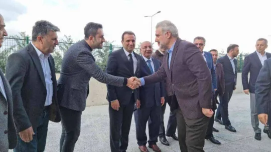 AK Parti İstanbul İl Başkanı Kabaktepe taksicilerle toplantıda bir araya geldi