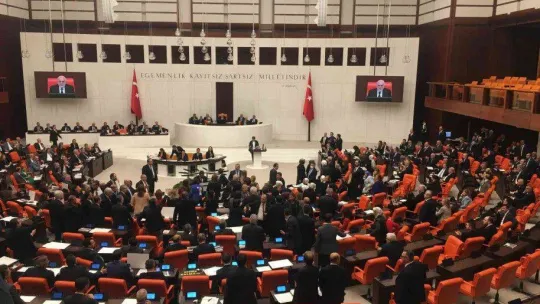AK Parti'li ve CHP'li kadın milletvekilleri karşı karşıya geldi