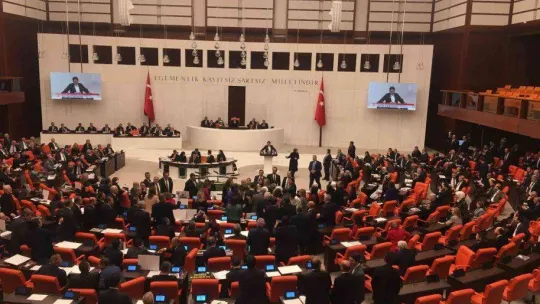 AK Parti'li ve CHP'li kadın milletvekilleri karşı karşıya geldi