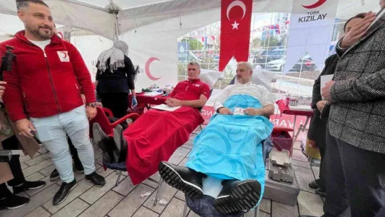 AK Parti ve Kızılay Bağcılar'da engelli vatandaşlarla buluştu