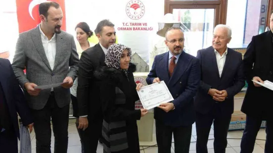 AK Partili Turan'dan Fransa'ya 'Bahçenizde affedersiniz kuduz bir köpek beslerseniz, bir gün sizi ısırdığında şaşırmayacaksınız'