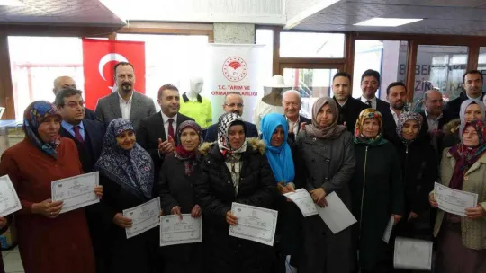 AK Partili Turan'dan Fransa'ya 'Bahçenizde affedersiniz kuduz bir köpek beslerseniz, bir gün sizi ısırdığında şaşırmayacaksınız'