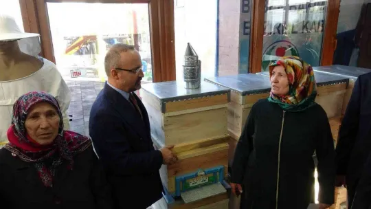 AK Partili Turan'dan Fransa'ya 'Bahçenizde affedersiniz kuduz bir köpek beslerseniz, bir gün sizi ısırdığında şaşırmayacaksınız'