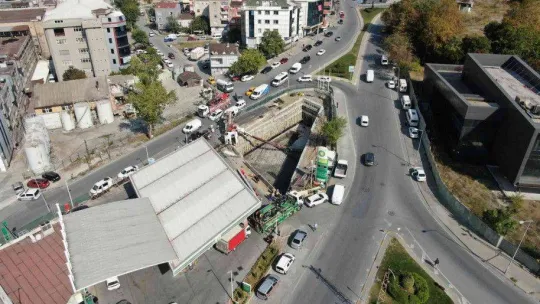 Akaryakıt istasyonu yanında vinç devrildi: 1 ölü