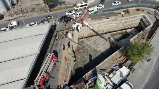 Akaryakıt istasyonu yanında vinç devrildi: 1 ölü