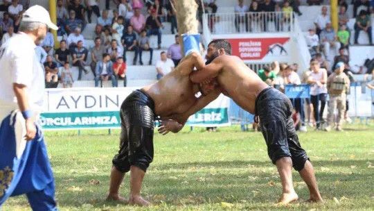 Akbalık Yağlı Güreşleri Başpehlivanı Serhat Gökmen oldu