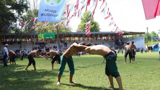 Akbalık Yağlı Güreşleri'nde 600 pehlivan mücadele ediyor