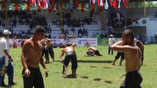 Akbalık Yağlı Güreşleri'nde 600 pehlivan mücadele ediyor