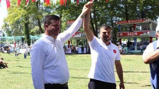 Akbalık Yağlı Güreşleri'nde 600 pehlivan mücadele ediyor