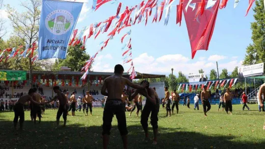 Akbalık Yağlı Güreşleri'nde 600 pehlivan mücadele ediyor