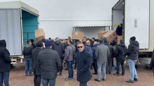 Aksaray'dan deprem bölgesine 20 tır yardım