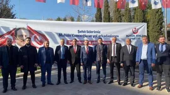 Muhsin Yazıcıoğlu kabri başında dualarla anıldı