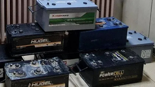 Akü hırsızları tutuklandı