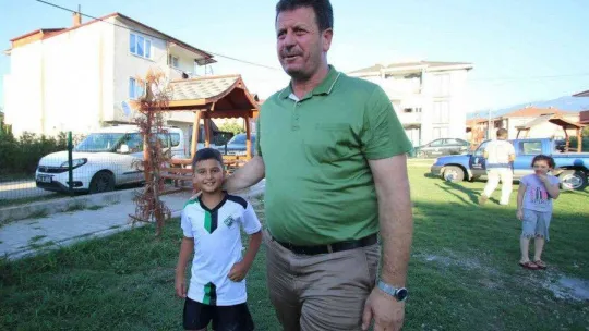 Akyazı'nın mahalleleri park ve spor alanları ile güzelleşiyor