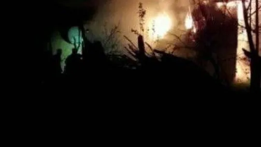 Alev topuna dönen ahırda 1 hayvan telef oldu