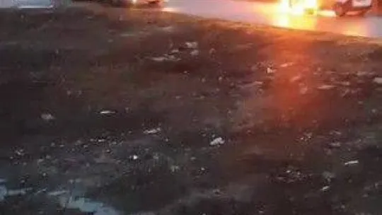 Alev topuna dönen araçtan geriye demir yığınları kaldı