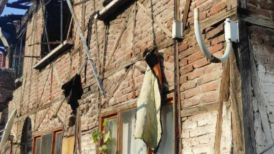 Alevlere teslim olan evde 2 kişi hayatını kaybetti, 3 kişi yaralandı