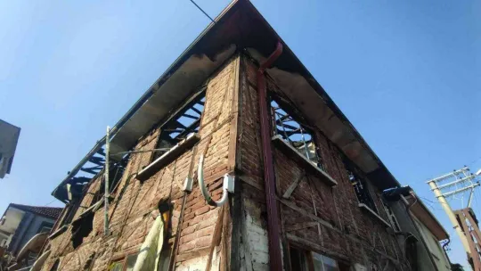 Alevlere teslim olan evde 2 kişi hayatını kaybetti, 3 kişi yaralandı