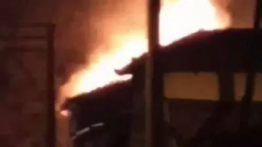 Alevlere teslim olan evde 2 kişi hayatını kaybetti, 3 kişi yaralandı