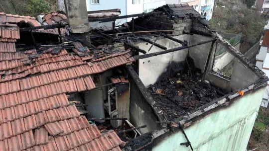 Alevlere teslim olan evde hasar gün yüzüne çıktı