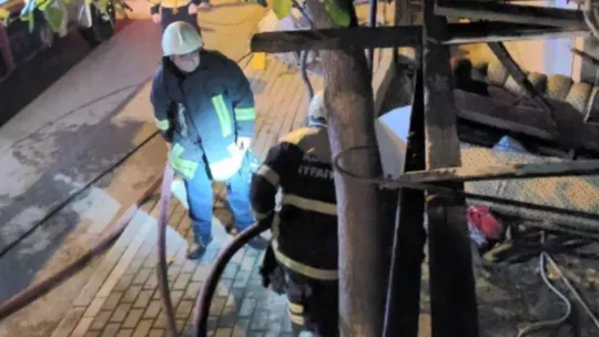 Alevlere teslim olan gecekondu kullanılamaz hale geldi