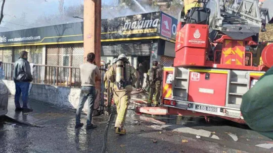 Alibeyköy oto sanayide yangın paniği