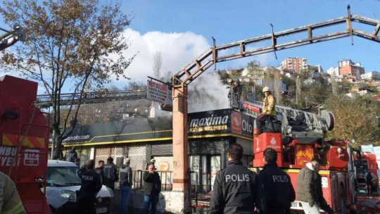 Alibeyköy oto sanayide yangın paniği