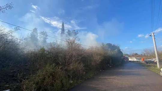 Alışverişe çıkan yaşlı adamın evi kül oldu