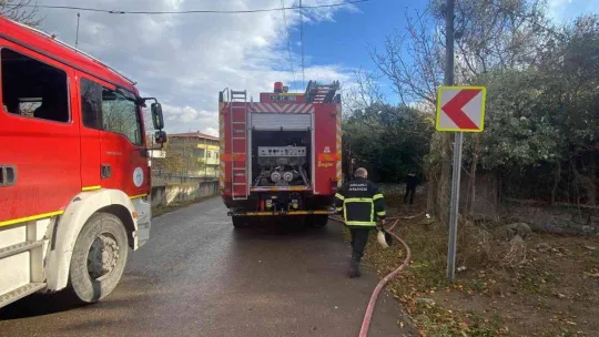 Alışverişe çıkan yaşlı adamın evi kül oldu