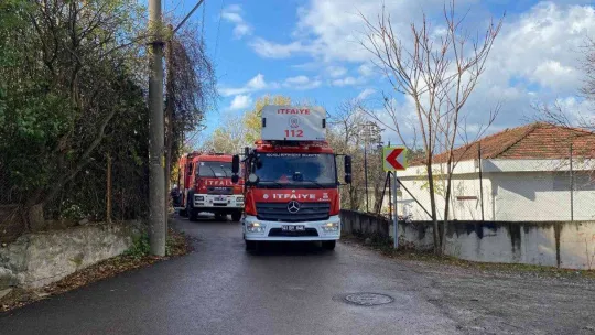 Alışverişe çıkan yaşlı adamın evi kül oldu