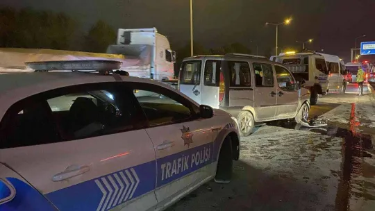 Alkollü sürücü zincirleme kazaya yol açtı, 5 araç birbirine girdi: 2 yaralı