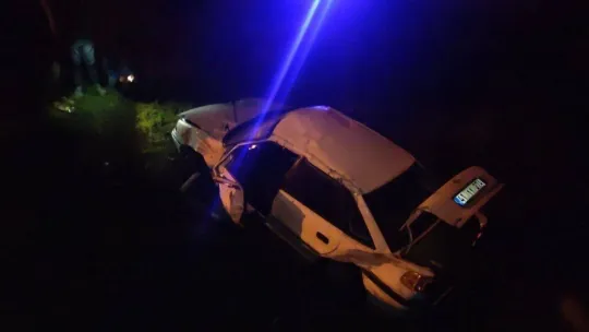 Alkollü sürücünün kullandığı otomobil sulama kanalına uçtu