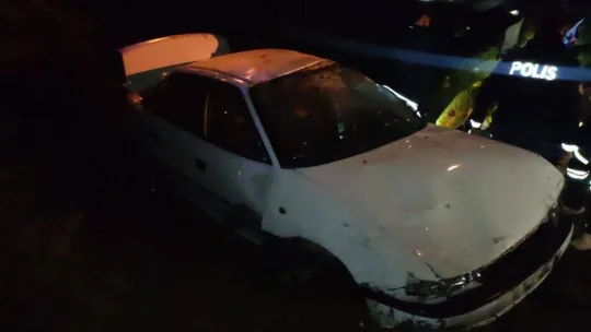 Alkollü sürücünün kullandığı otomobil sulama kanalına uçtu