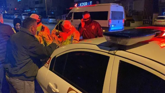 Alkollü sürücünün kullandığı otomobil ile motosiklet çarpıştı